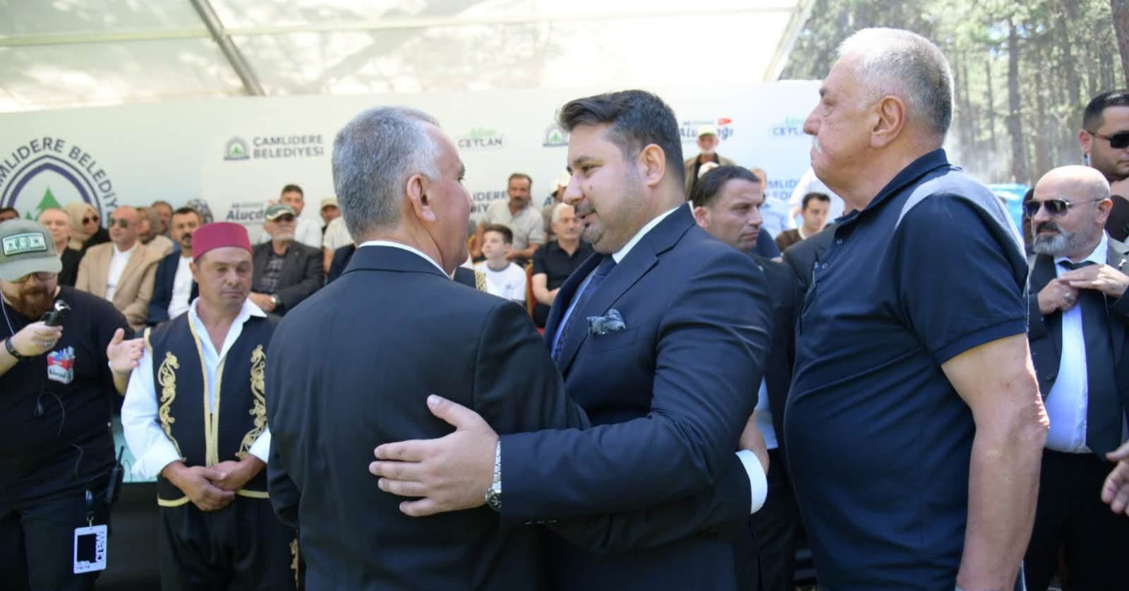 BAŞKAN ÇIRPANOĞLU, ÇAMLIDERELİ HEMŞEHRİLERİYLE FESTİVALDE BULUŞTU