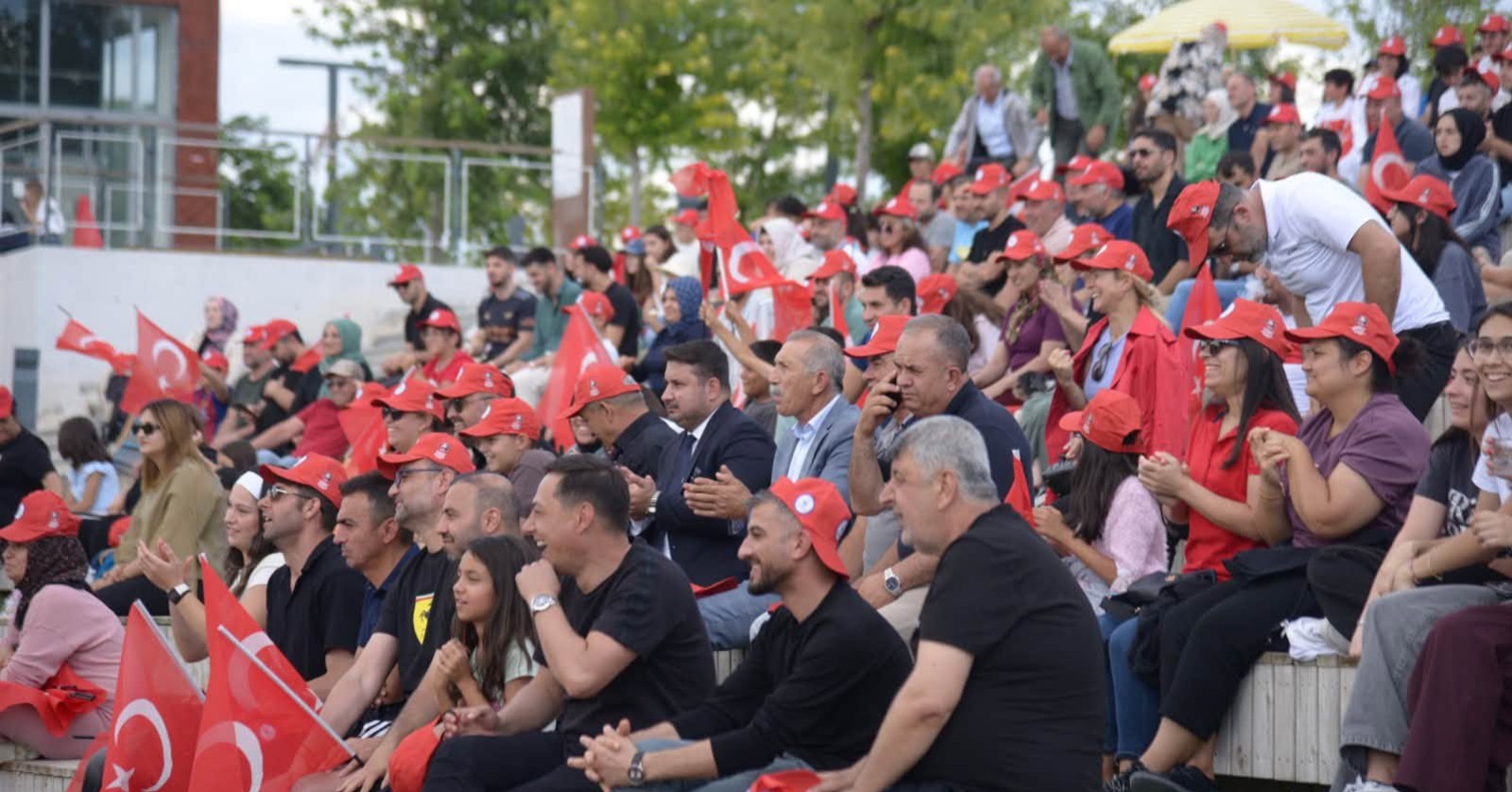 DEV EKRANDA ÇİFTE HEYECAN